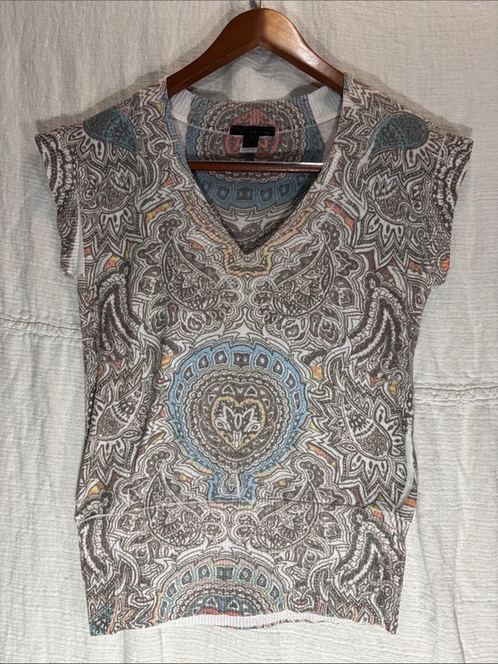 Forever 21 Tops - Forever 21 Paisley V-Neck sweater vest in Neutral, Blue & Tan